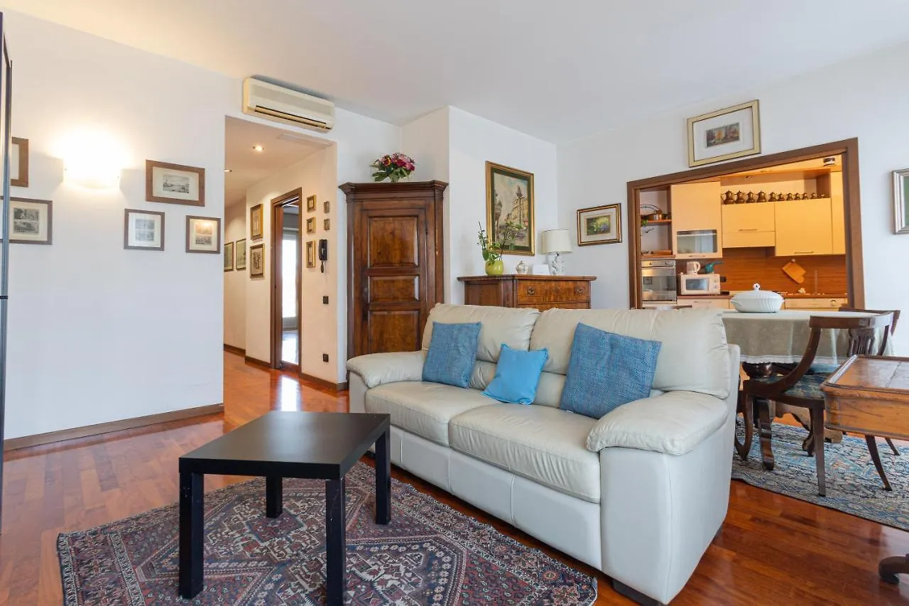 Flower Apartment - Royal Welcome Verona Italia